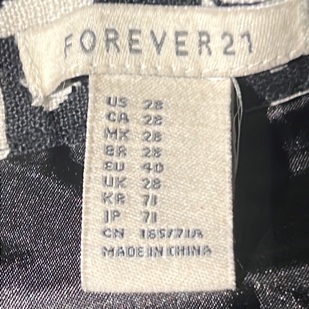Sale Forever 21 Women's Skirt Size 28/S Black White Lined Pleated Skirt - Picture 7 of 12